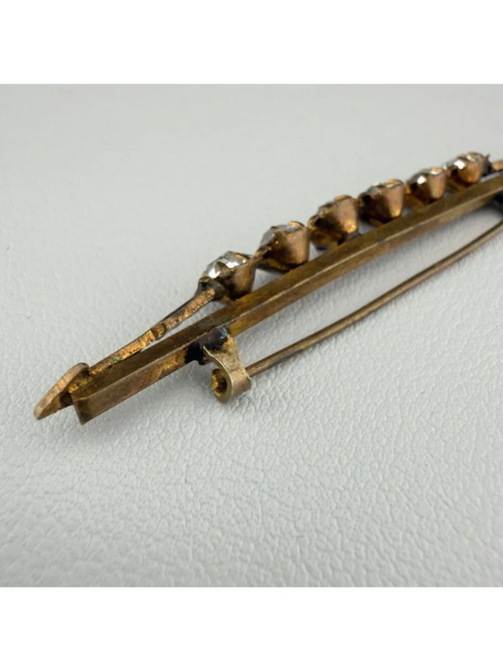 Vintage Victorian Paste Stone Bar Brooch Gold Tone Prong Set Arrows